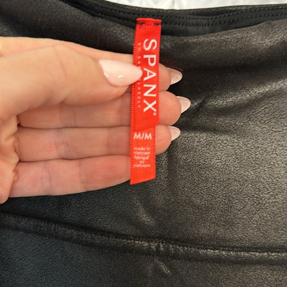 SPANX faux leather leggings - Picture 2 of 6